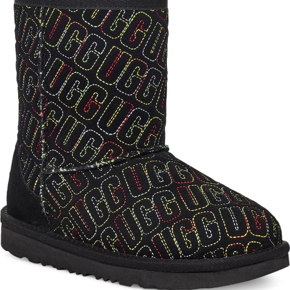 UGG kids Classic II graphic Short Boots new in box 3M
